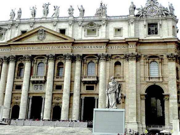 Vatican front side photograph, roma architecture is magnificent, michelangelo is genius 