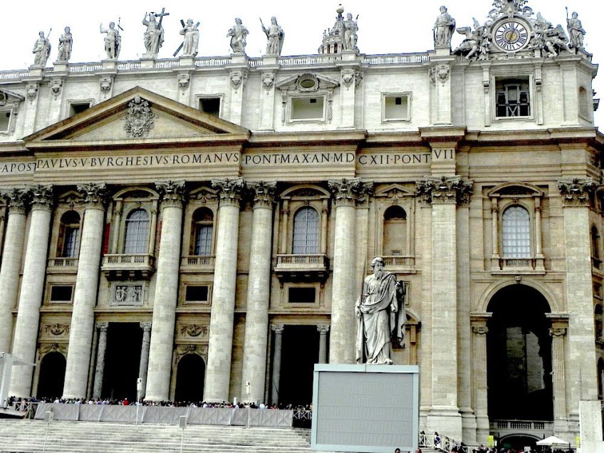 Vatican front side photograph, roma architecture is magnificent, michelangelo is genius