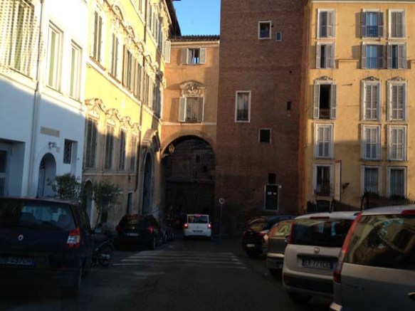 pathway into houses and buildings at the campo de'fiori rome
