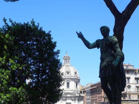 Welcome to rome statue near by piazza di Colloseu colosseum