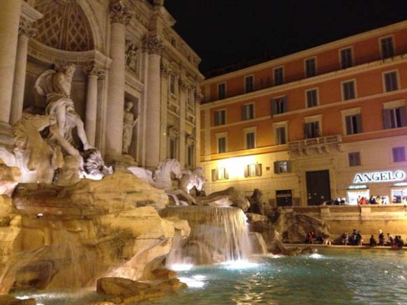 Night view of the trevi fountain