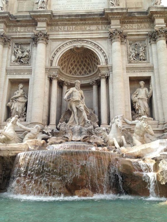 Fountain di trevi rome roma travel blog razan masri blogger fontana make a wish fountain