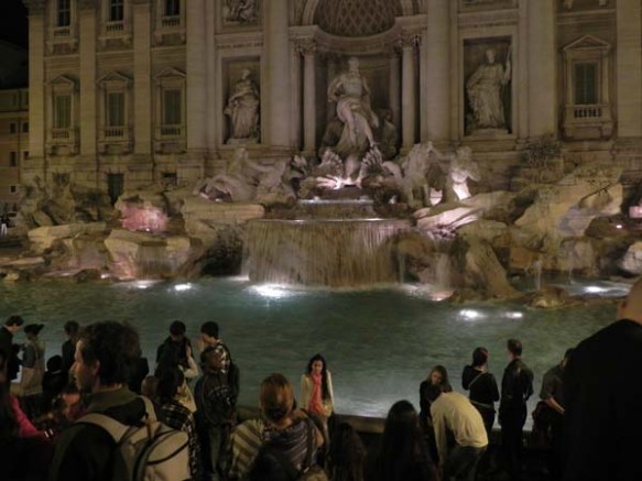 night view of the fontana di trevi 
