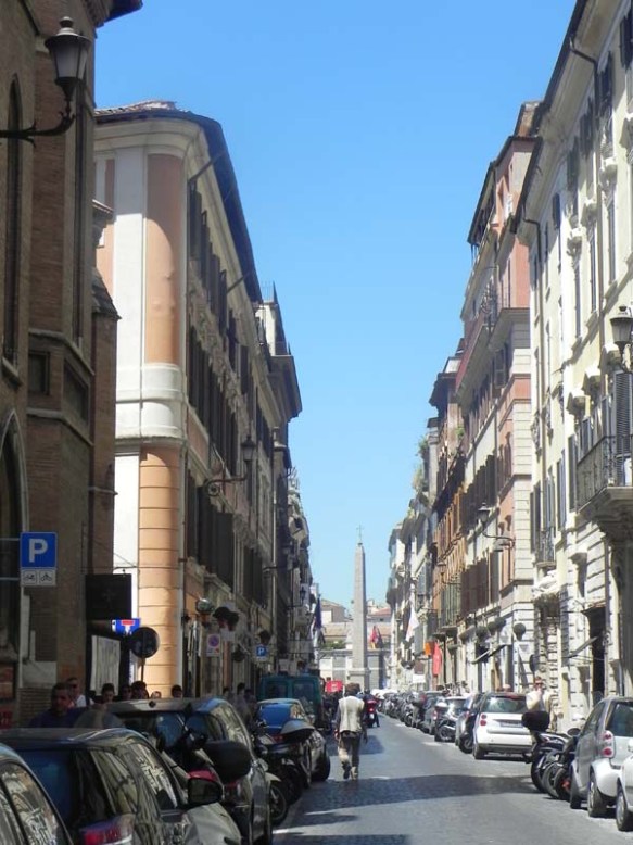 Walking towards piazza dei popolo