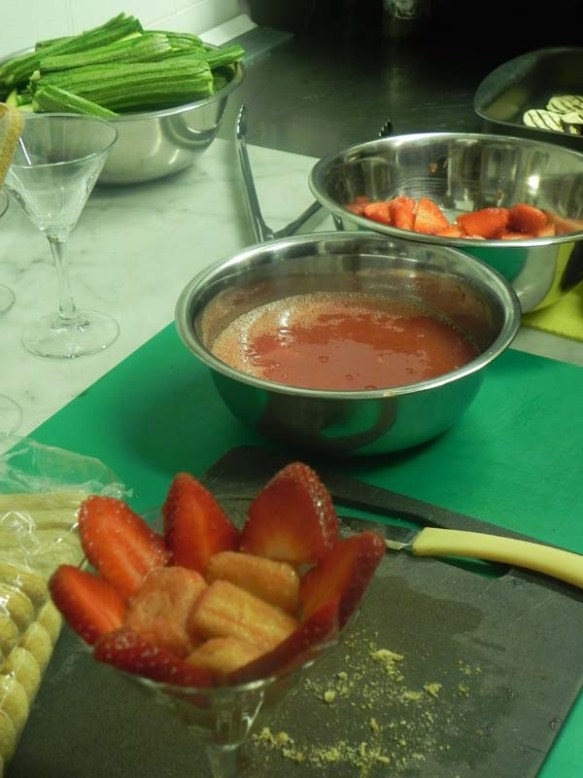 How to make strawberry tiramisu 