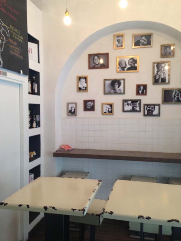 A very cute corner baguette shop with delicious food 