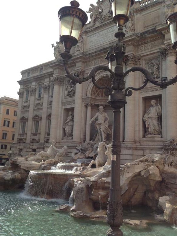 The fountain from side view at Fontana di Trevi