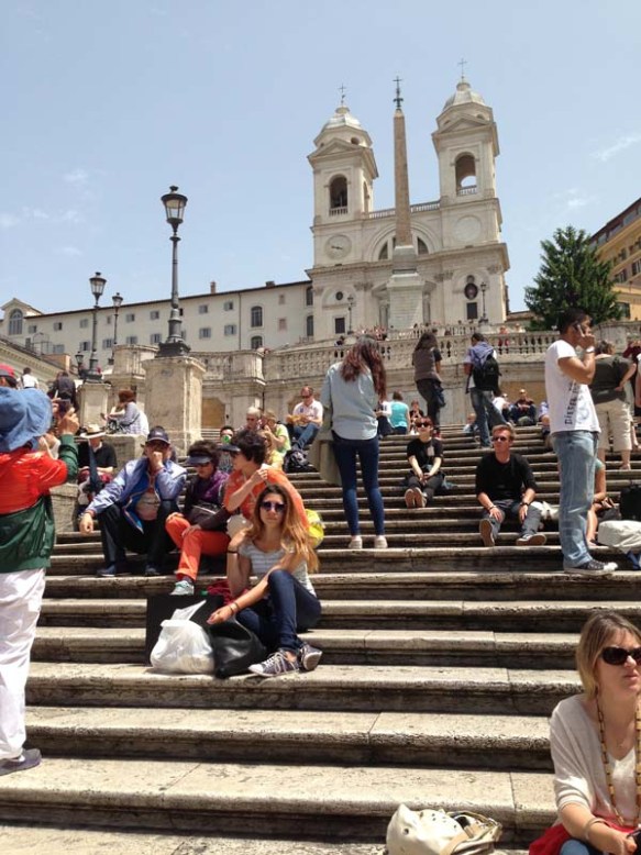 Blogger Razanmasri waiting for Natasha at the Spanish steps