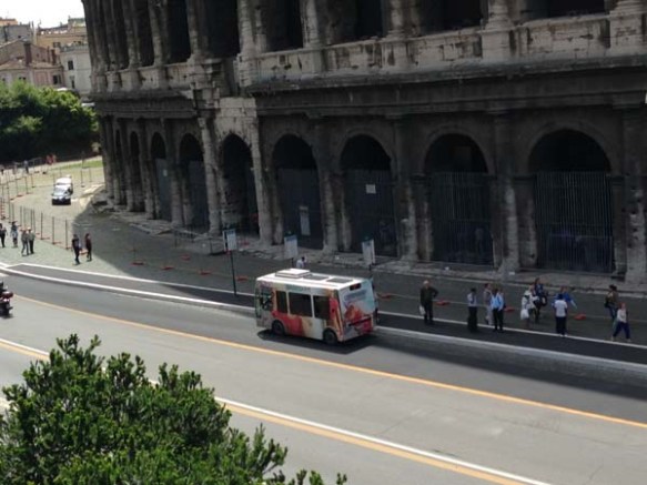 bus infront of the Piazza del Colosseo travel traveblog blogger