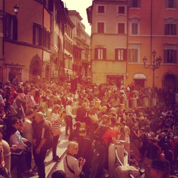 The people coming from all over the world to visit the Trevi Fountain Roma 