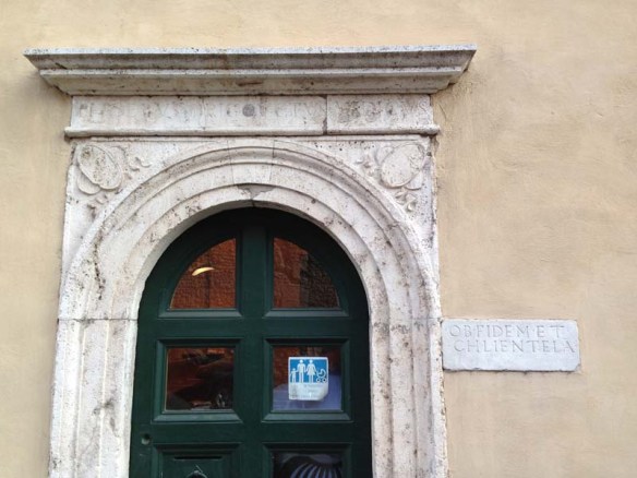 Green door with a very vintage wall in rome 