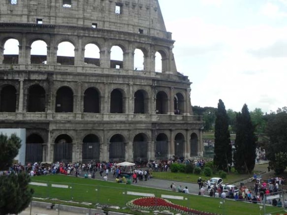 Side view of the Piazza del Colosseo