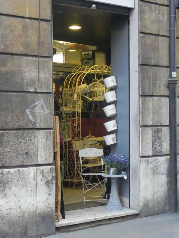 entrance of a pets shop at campo de fiori