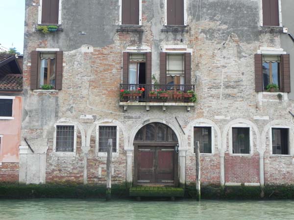Architecture in venice is breathtaking specially with the beautiful cute little windows and decorations art is in everything even antiques