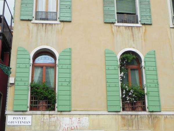Architecture in venice is breathtaking specially with the beautiful cute little windows and decorations art is in everything green fenetre
