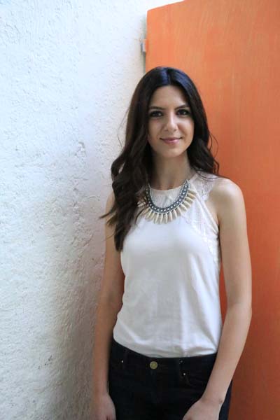 Model leen from modelicious posing with orange door as background