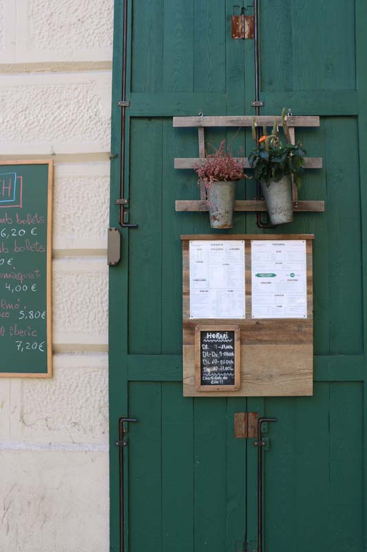 Little pretty urban indie cafes of Barcelona