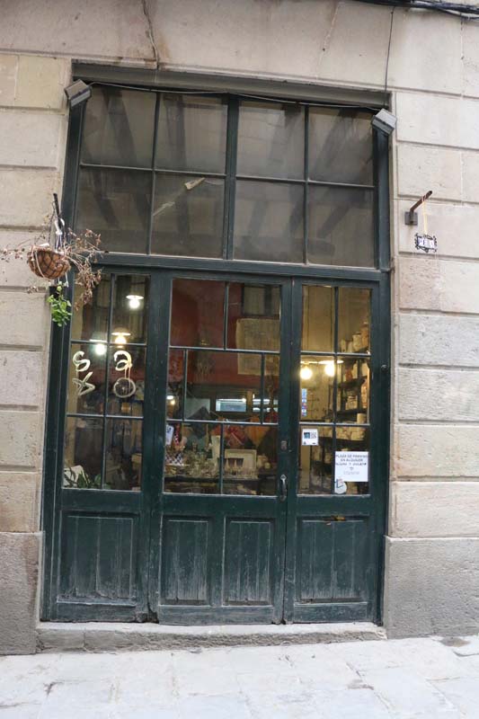Little pretty urban indie cafes of Barcelona