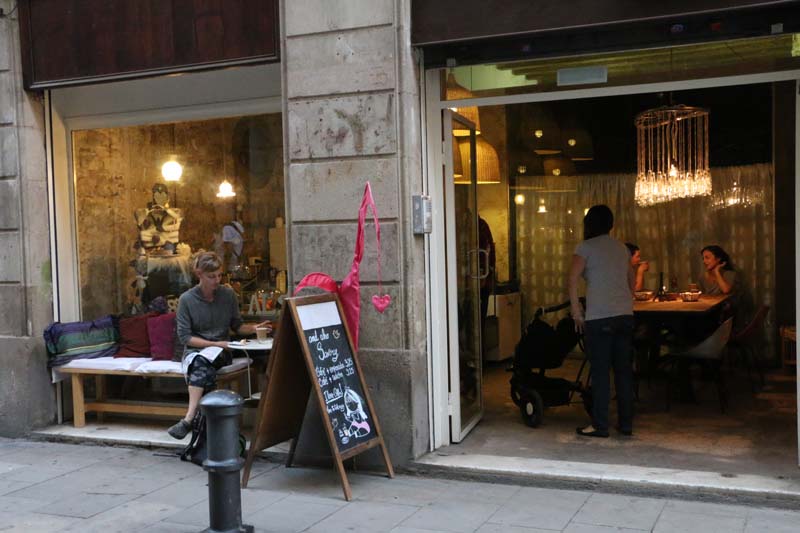 Little pretty urban indie cafes of Barcelona