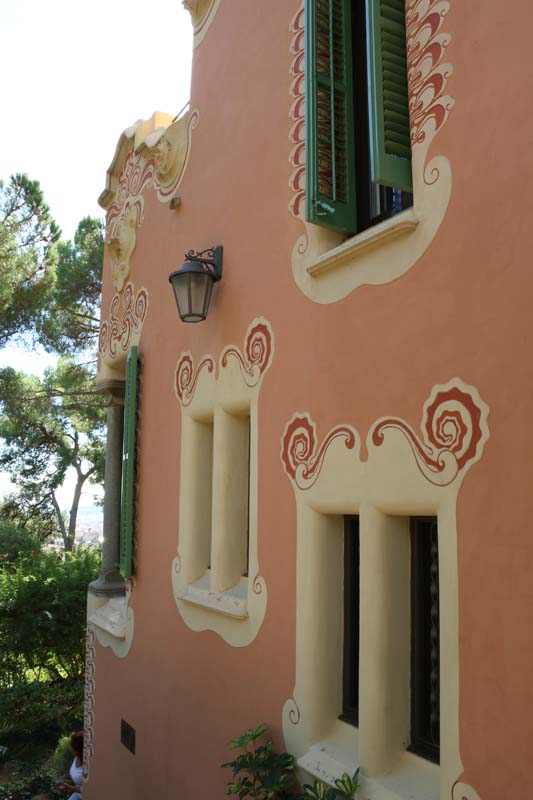 The incredible art of Gaudi architecture a day with gaudi