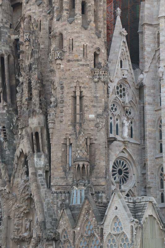 The incredible art of Gaudi architecture a day with gaudi