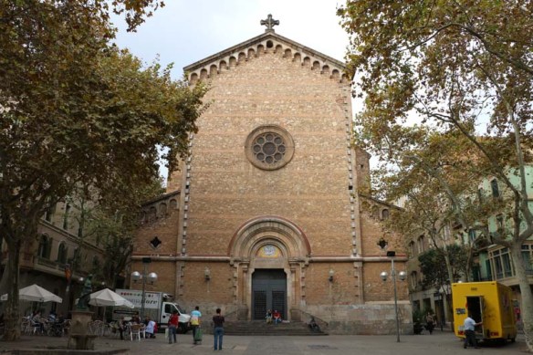 Chhurch Streets of barcelona artsy