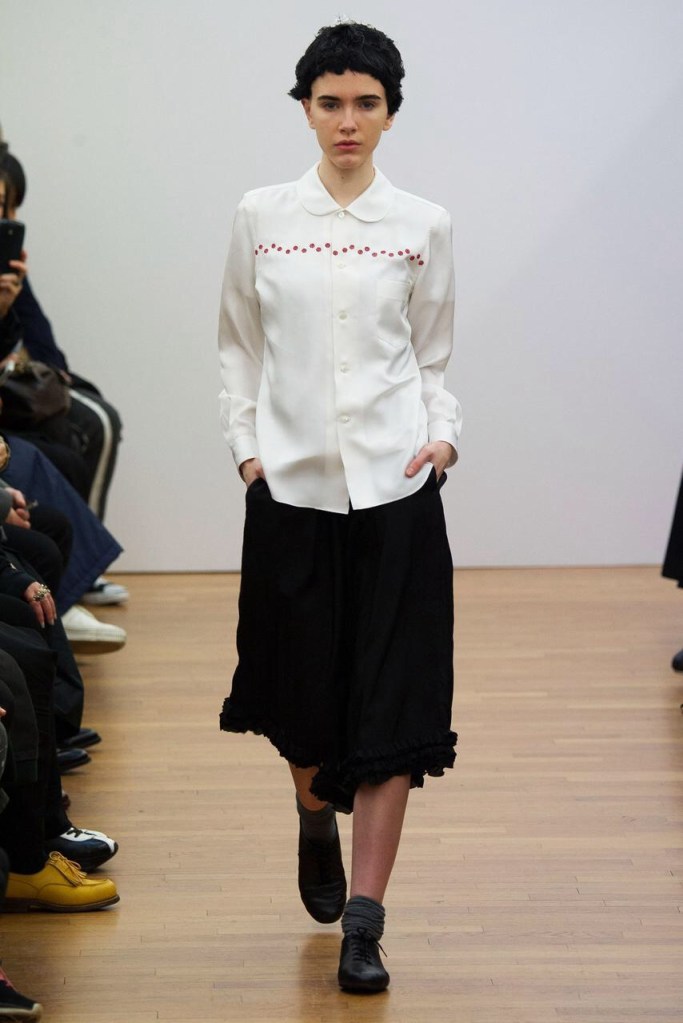 white shirt and black skirt classic looks