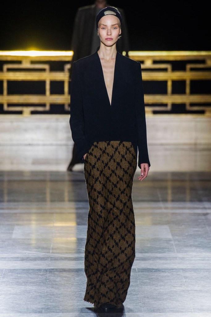 black top and brown skirt classic looks