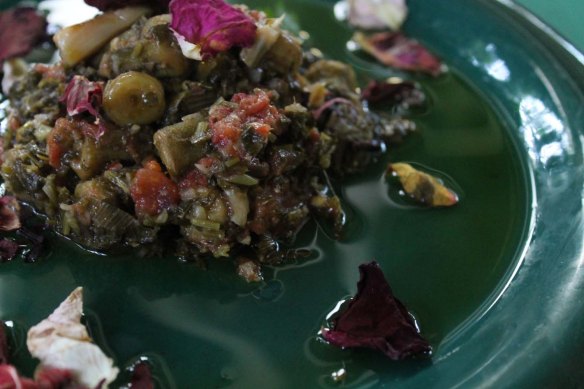 How to make Middle Eastern Okra with olive oil Bamieh bil zeit