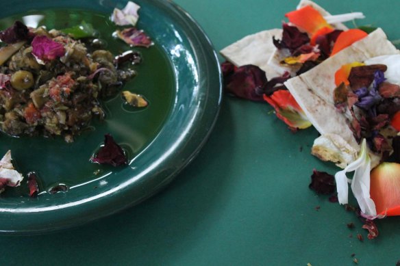 How to make Middle Eastern Okra with olive oil Bamieh bil zeit