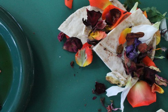 How to make Middle Eastern Okra with olive oil Bamieh bil zeit