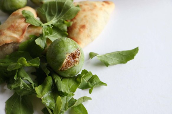 Step by Step recipe on how to make Sabanekh Triangles Pastry  طريقة عمل فطائر السبانخ بالصور Spinach and Fig 