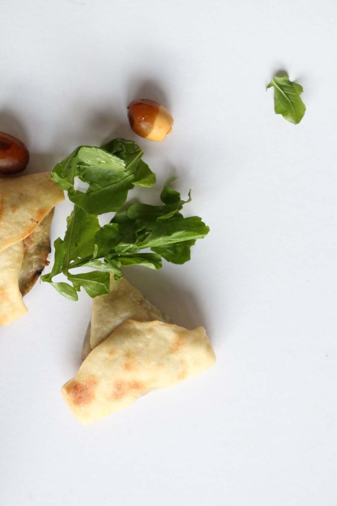 Step by Step recipe on how to make Sabanekh Triangles Pastry طريقة عمل فطائر السبانخ بالصور Spinach and Dates