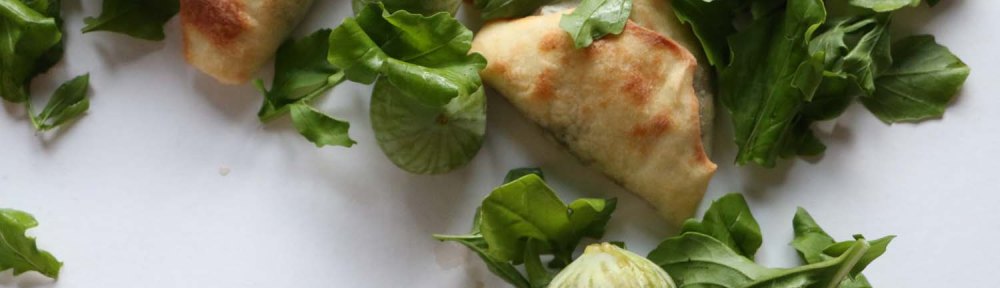 Step by Step recipe on how to make Sabanekh Triangles Pastry طريقة عمل فطائر السبانخ بالصور