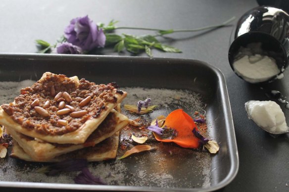 طريقة عمل لحم بعجين