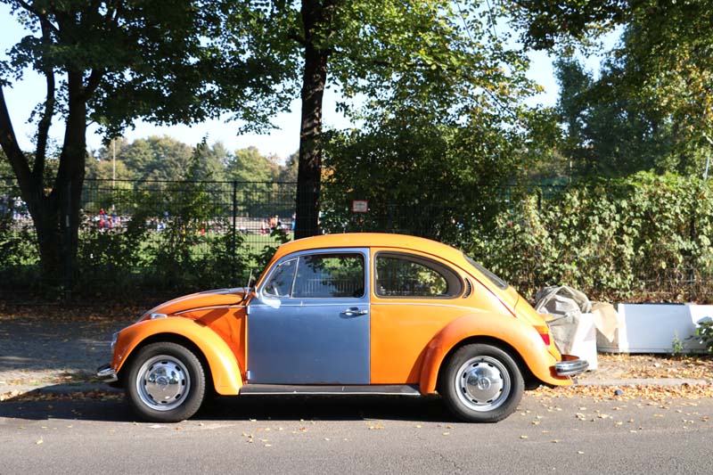 yellow car in neukolln