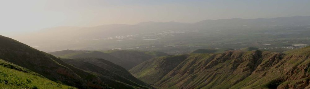 Hiking through Wadi Rayan Yabis between Ajloun and Jordan Valley