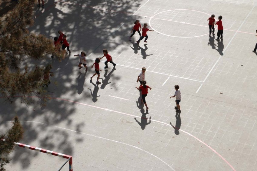 kids playing in barcelona