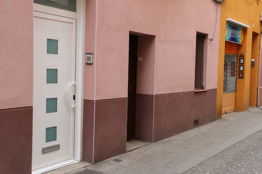 Pink and brown wall in barcelona
