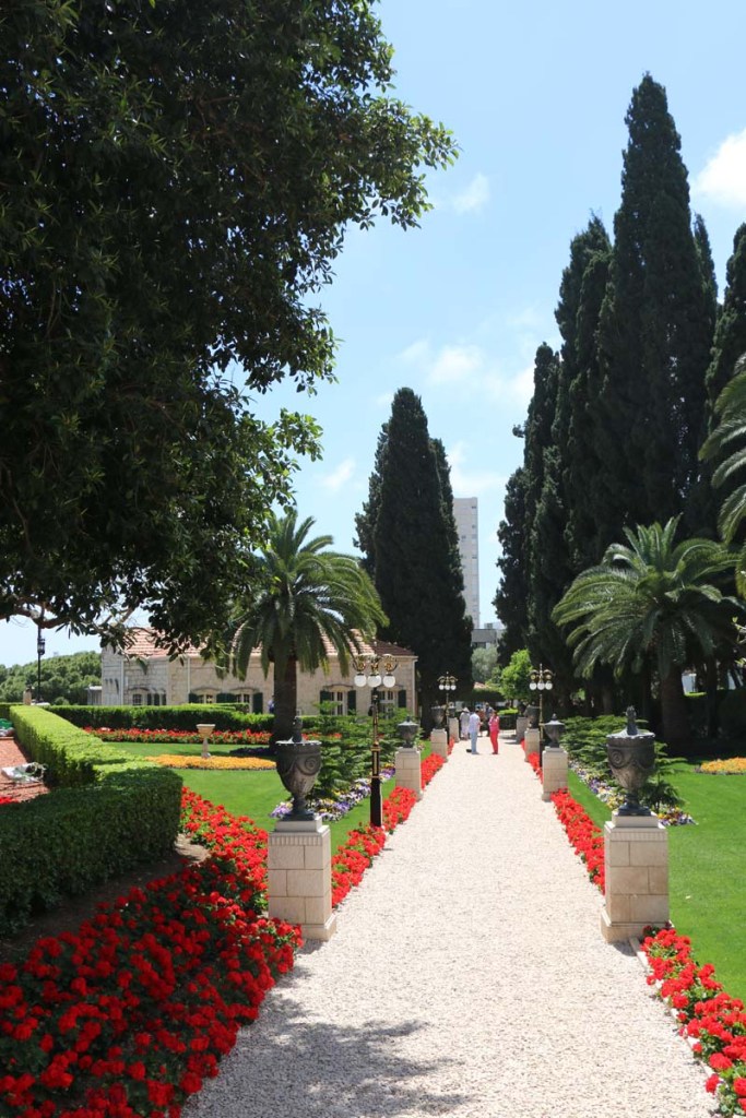 في حدائق البهائيين في خيفا فلسطين المحتلة اسرائيل