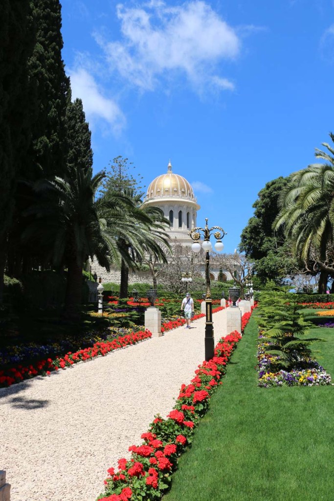 في حدائق البهائيين في خيفا فلسطين المحتلة اسرائيل