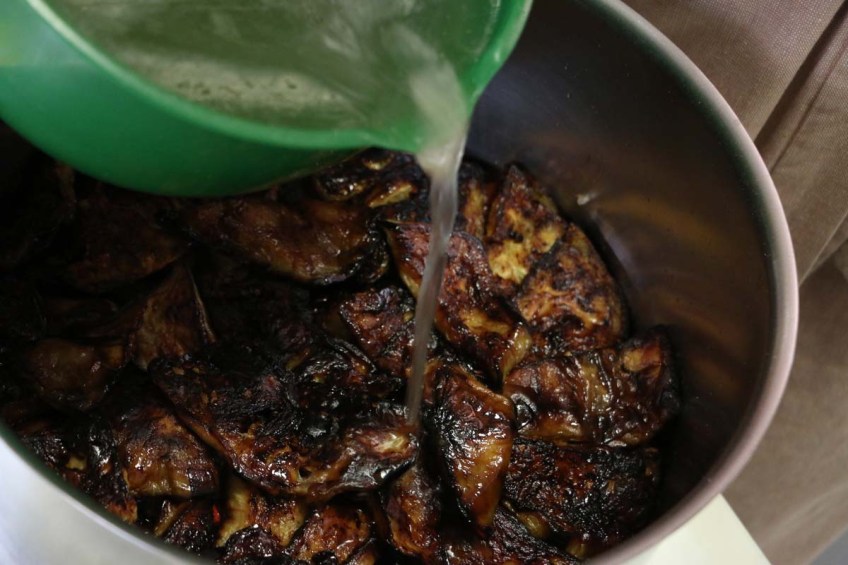 How to make a Palestinian dish Maqloubeh Maklouba طريقة عمل المقلوبة بالباذنجان بالصور