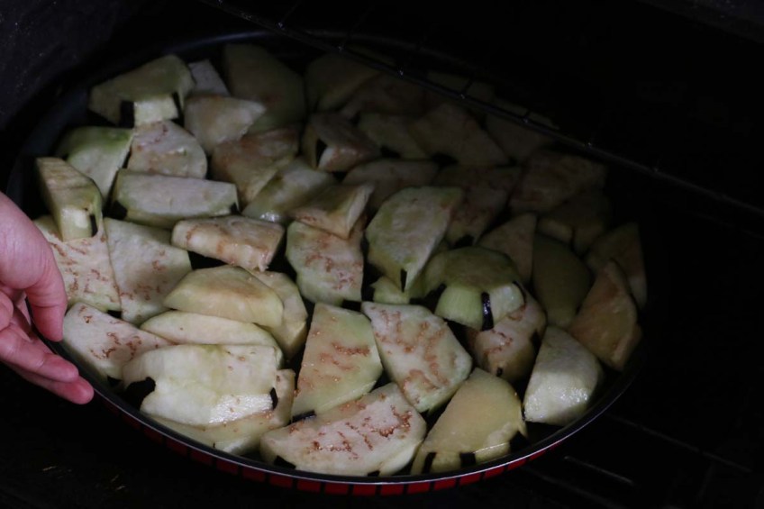 طريقة عمل المقلوبة بالباذنجان بالصور