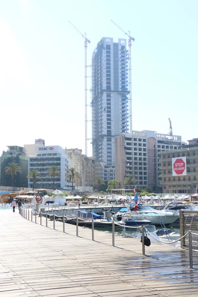 Walking the streets of Beirut, في شوارع بيروت