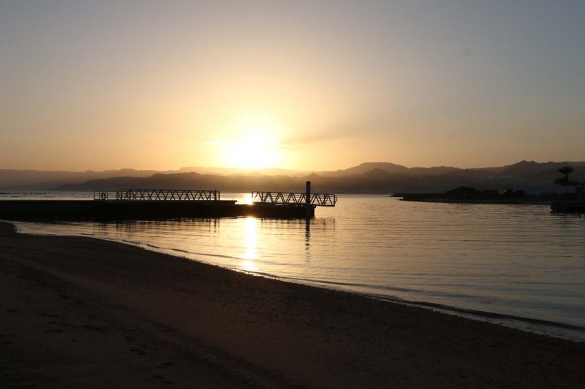 sunset-Saraya-Aqaba-Jordan-Travel-Red-Sea-easgle-hills