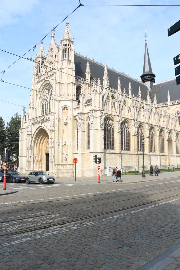 Belgium-brussels-traveling-travel-blog-architecture-Justice-Palace-Chapel-Church-Notre-Dame-de-la-chapelle