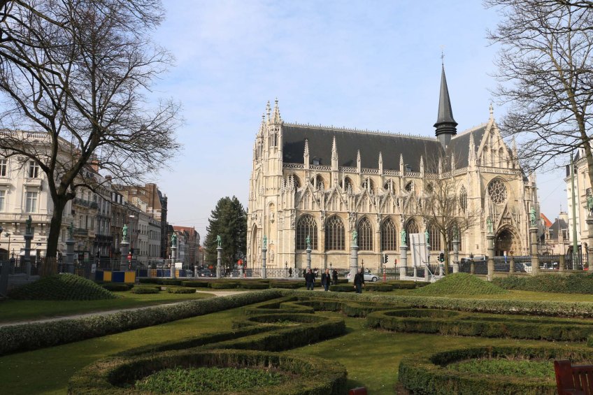 Belgium-brussels-traveling-travel-blog-architecture-Justice-Palace-Chapel-Church-Notre-Dame-de-la-chapelle
