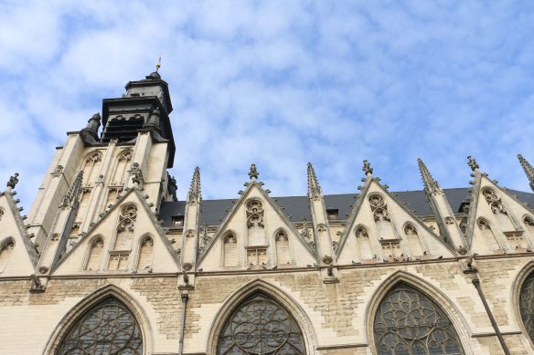 Belgium-brussels-traveling-travel-blog-architecture-Justice-Palace-Chapel-Church-Notre-Dame-de-la-chapelle