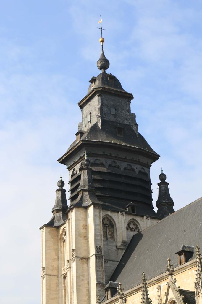 Belgium-brussels-traveling-travel-blog-architecture-Justice-Palace-Chapel-Church-Notre-Dame-de-la-chapelle