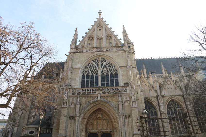 Belgium-brussels-traveling-travel-blog-architecture-Justice-Palace-Chapel-Church-Notre-Dame-de-la-chapelle